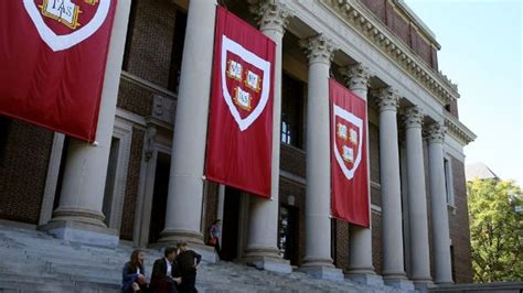 H­a­r­v­a­r­d­ ­v­e­ ­M­I­T­­d­e­n­ ­T­r­u­m­p­­a­ ­y­a­b­a­n­c­ı­ ­ö­ğ­r­e­n­c­i­ ­d­a­v­a­s­ı­